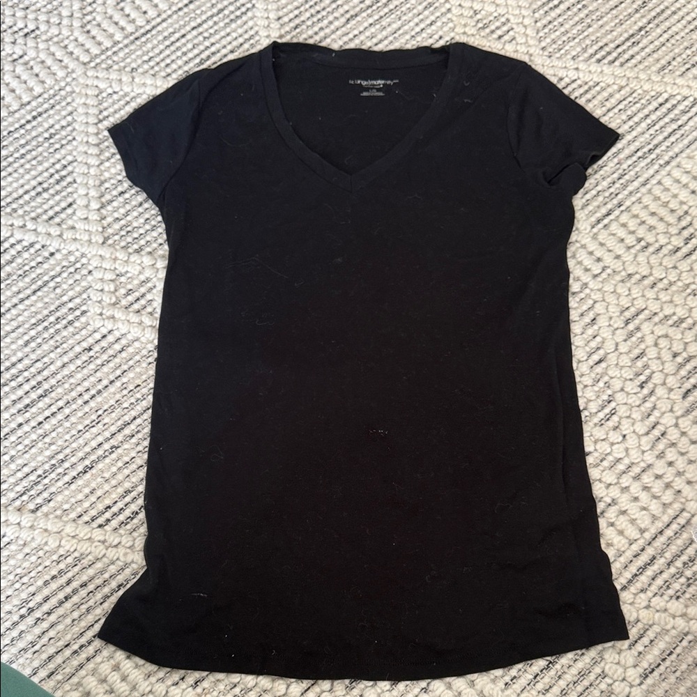 Liz Lange Black V-Neck Short Sleeve Tee